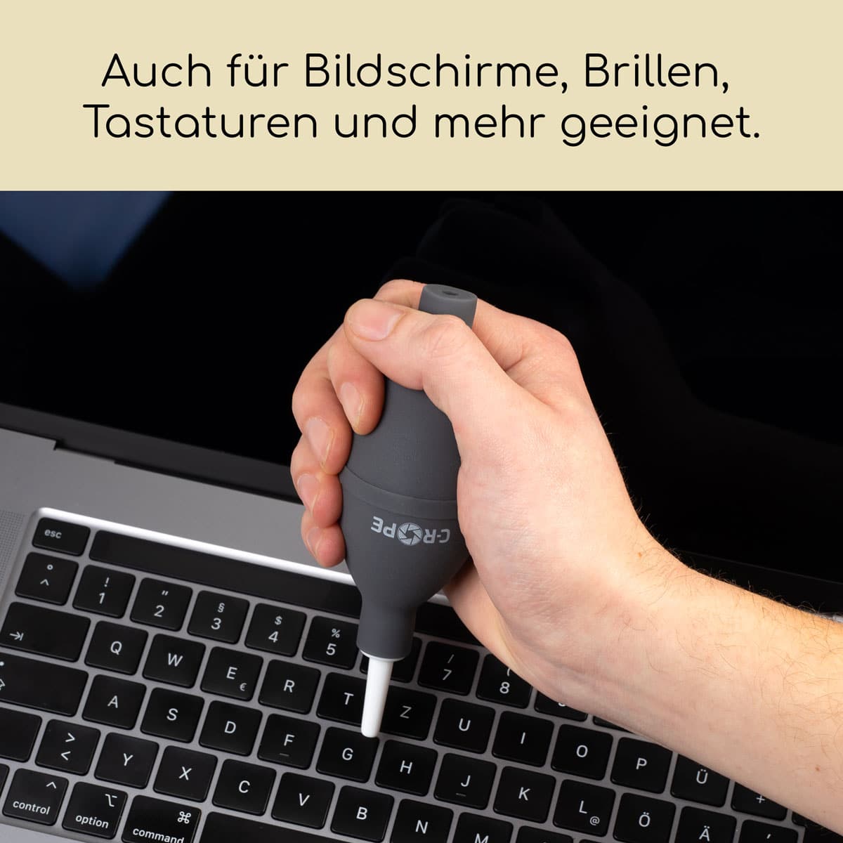 Hier wird gezeigt, dass sich der Blower ebenfalls zur Säuberung von Bildschirmen, Brillen und Tastauren eignet.