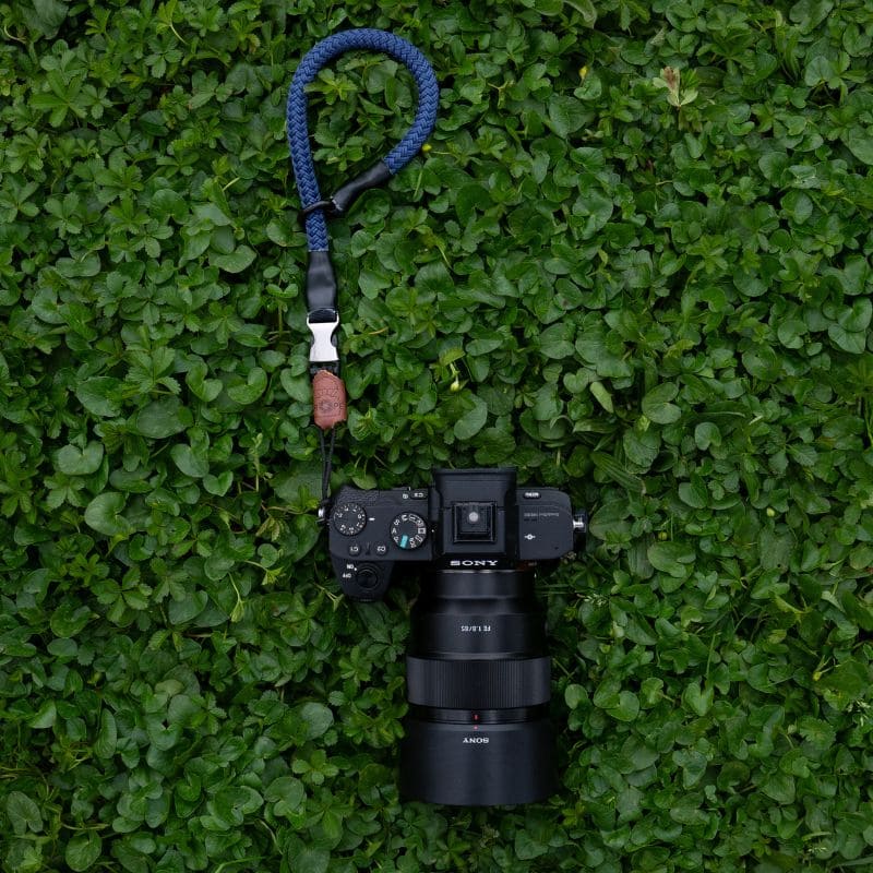 Die Kamerahandschlaufe aus Kletterseil besteht aus recycelten PET Flaschen und ist der ideale Ersatz für einen Kameragurt | C-Rope Kamerazubehör