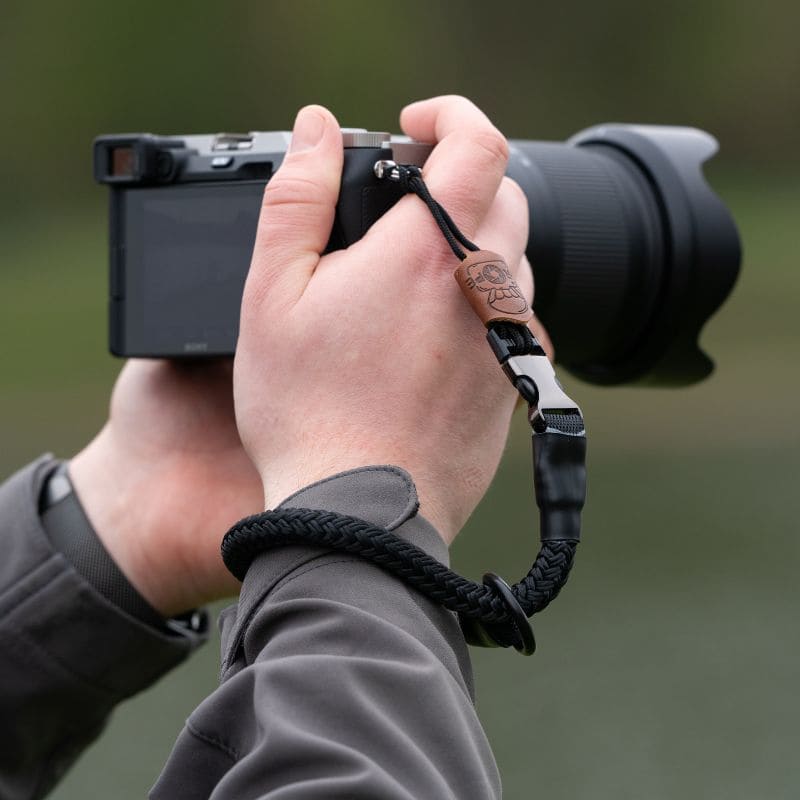 Das Loop Kameraband ist eine Kletterseil-Handschlaufe aus recycelten Materialien mit einem eigenen Schnellverschluss | C-Rope Kamerazubehör